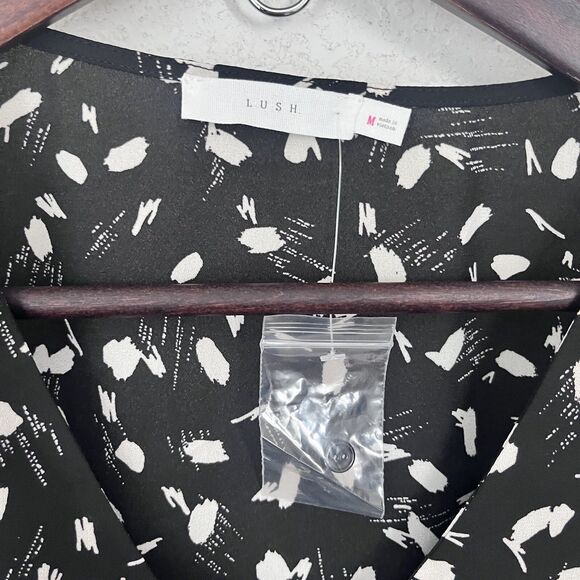 NWT Lush Womens M Black Abstract Print Blouse Button Front V-Neck Long Sleeved - Picture 6 of 9